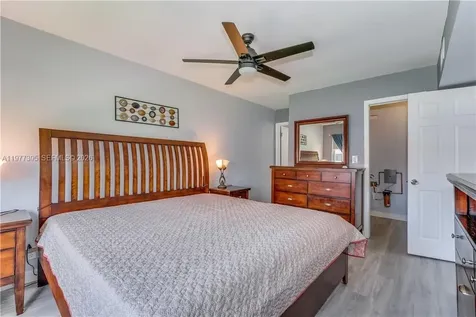 681 S Hollybrook Drive Pembroke Pines FL 33025