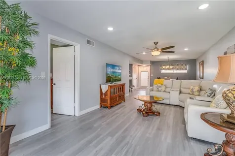 681 S Hollybrook Drive Pembroke Pines FL 33025
