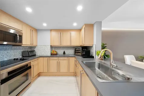 226 Ocean Drive Miami Beach FL 33139