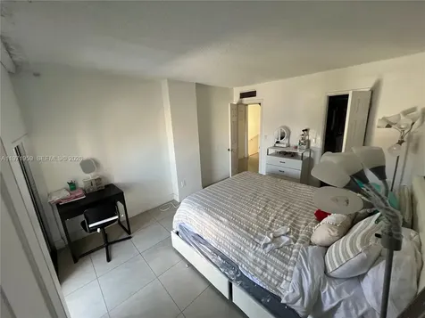 9240 Fontainebleau Boulevard Miami FL 33172