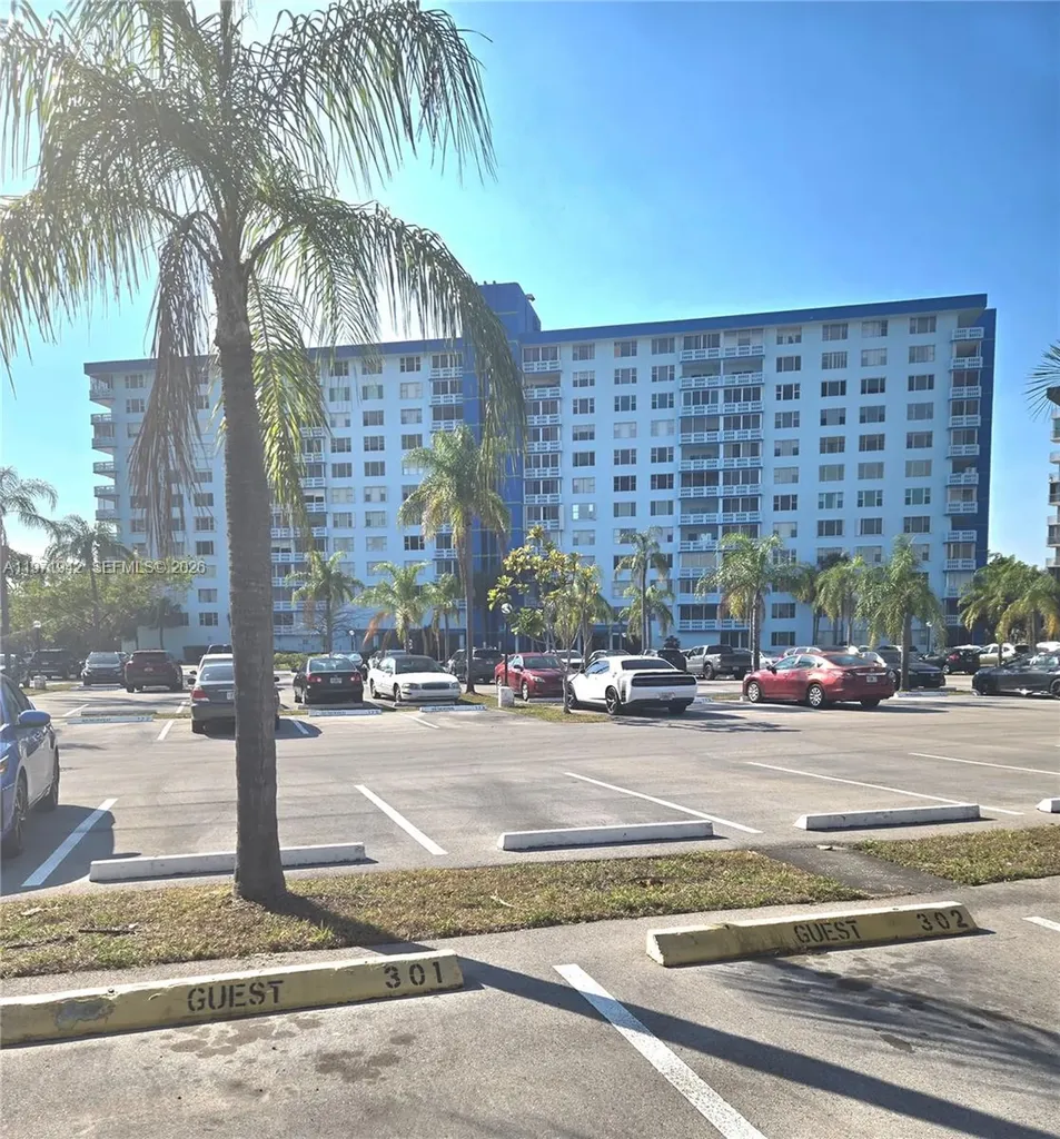 4001 Hillcrest Drive Hollywood FL 33021