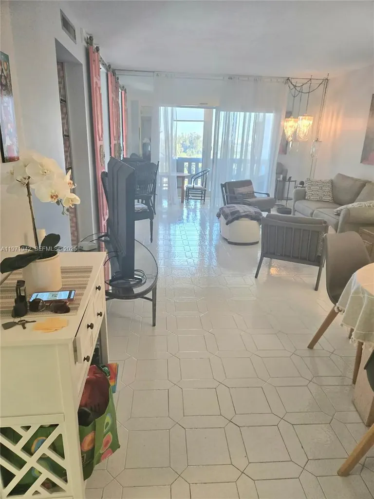 4001 Hillcrest Drive Hollywood FL 33021