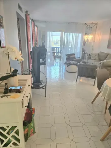 4001 Hillcrest Drive Hollywood FL 33021