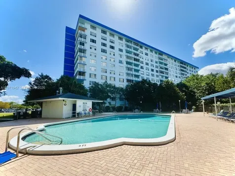 4001 Hillcrest Drive Hollywood FL 33021