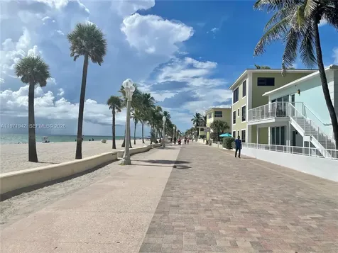 4001 Hillcrest Drive Hollywood FL 33021