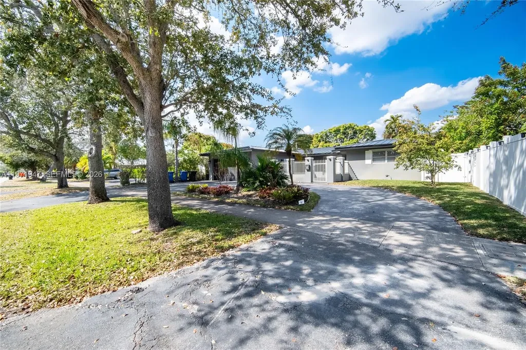 2121 NE 62nd Street Fort Lauderdale FL 33308
