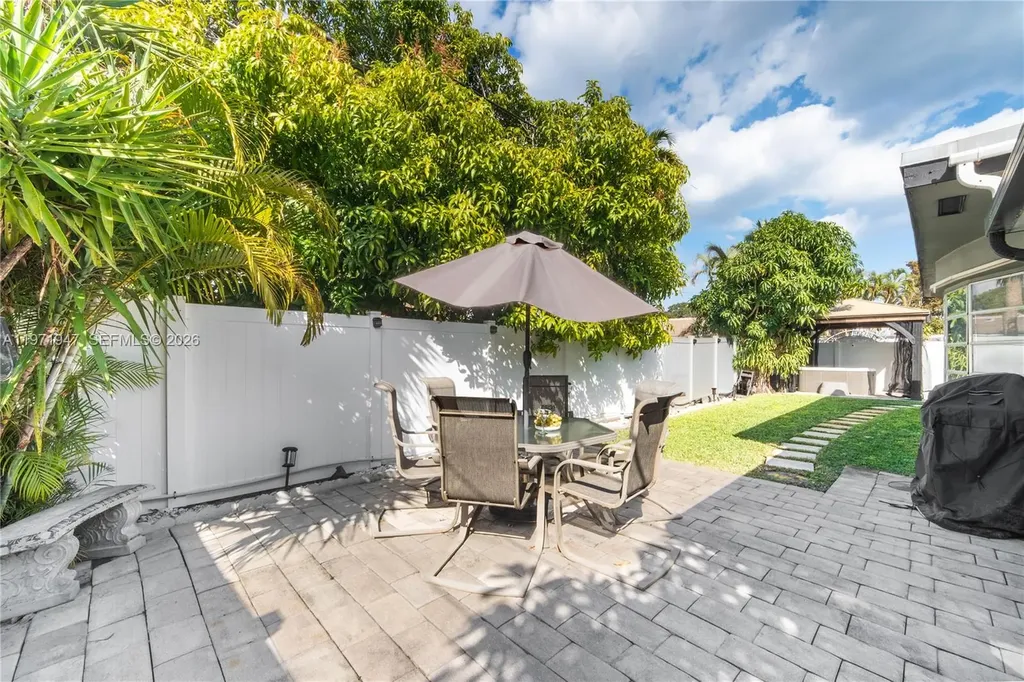 2121 NE 62nd Street Fort Lauderdale FL 33308