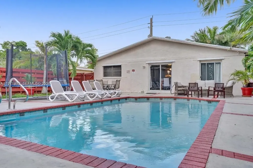 208 SW 2nd Avenue Hallandale Beach FL 33009
