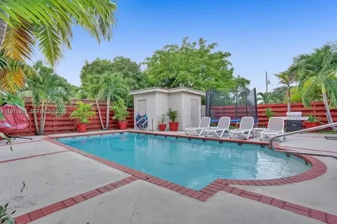 208 SW 2nd Avenue Hallandale Beach FL 33009