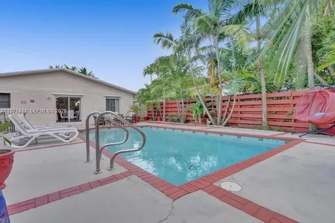208 SW 2nd Avenue Hallandale Beach FL 33009