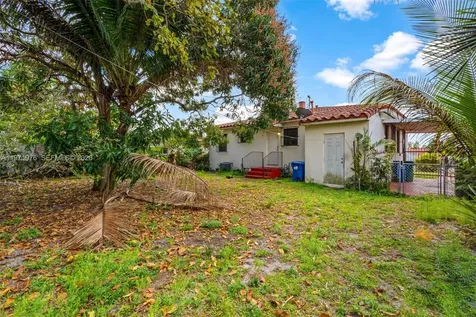 9201 NW 33rd Avenue Road Miami FL 33147