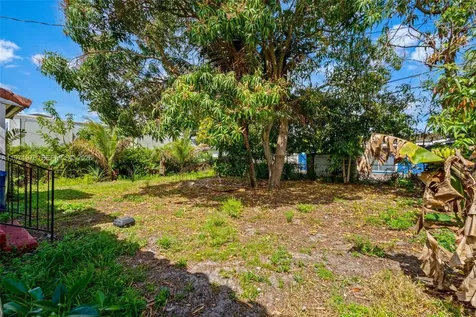 9201 NW 33rd Avenue Road Miami FL 33147
