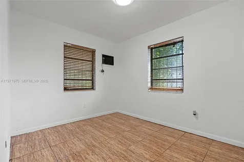 9201 NW 33rd Avenue Road Miami FL 33147