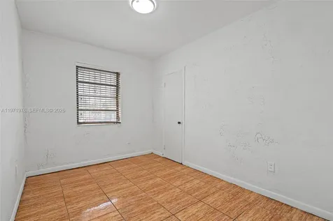 9201 NW 33rd Avenue Road Miami FL 33147