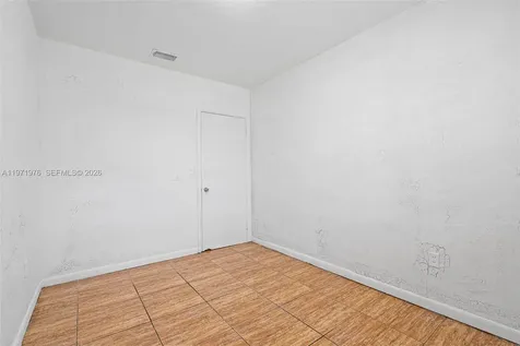 9201 NW 33rd Avenue Road Miami FL 33147