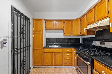 9201 NW 33rd Avenue Road Miami FL 33147