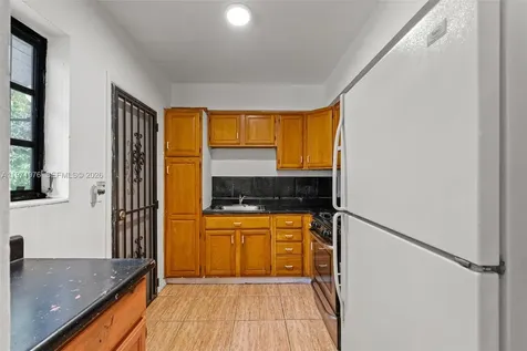 9201 NW 33rd Avenue Road Miami FL 33147