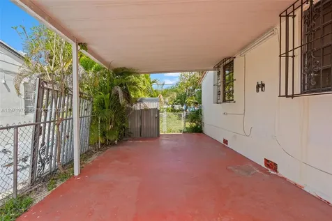 9201 NW 33rd Avenue Road Miami FL 33147