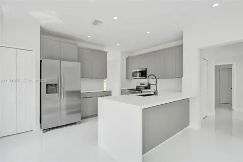 14422 N Royal Cove Circle Davie FL 33325
