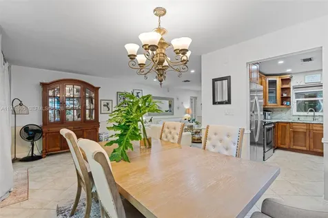 18805 W Lake Drive Hialeah FL 33015