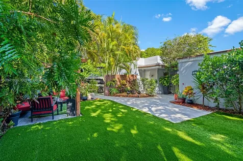 18805 W Lake Drive Hialeah FL 33015