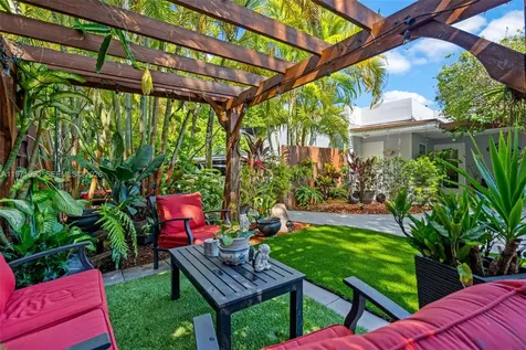 18805 W Lake Drive Hialeah FL 33015