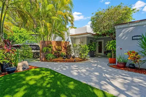 18805 W Lake Drive Hialeah FL 33015
