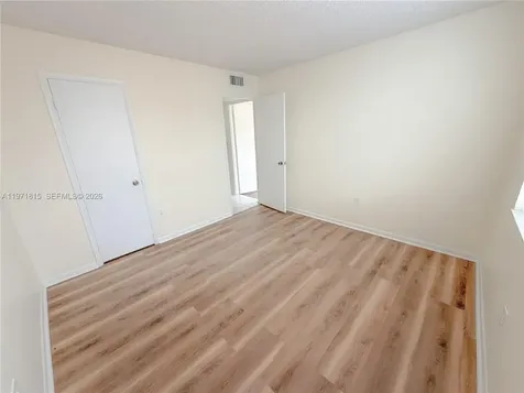 498 NW 165th Street Road Miami FL 33169