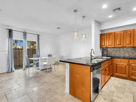 21 SE 3rd Avenue Hallandale Beach FL 33009