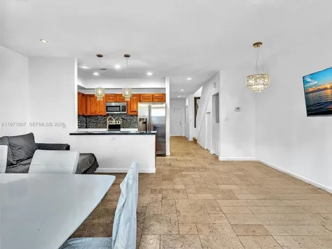 21 SE 3rd Avenue Hallandale Beach FL 33009