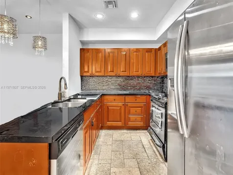 21 SE 3rd Avenue Hallandale Beach FL 33009