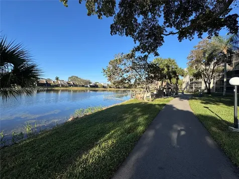 1101 Colony Point Circle Pembroke Pines FL 33026