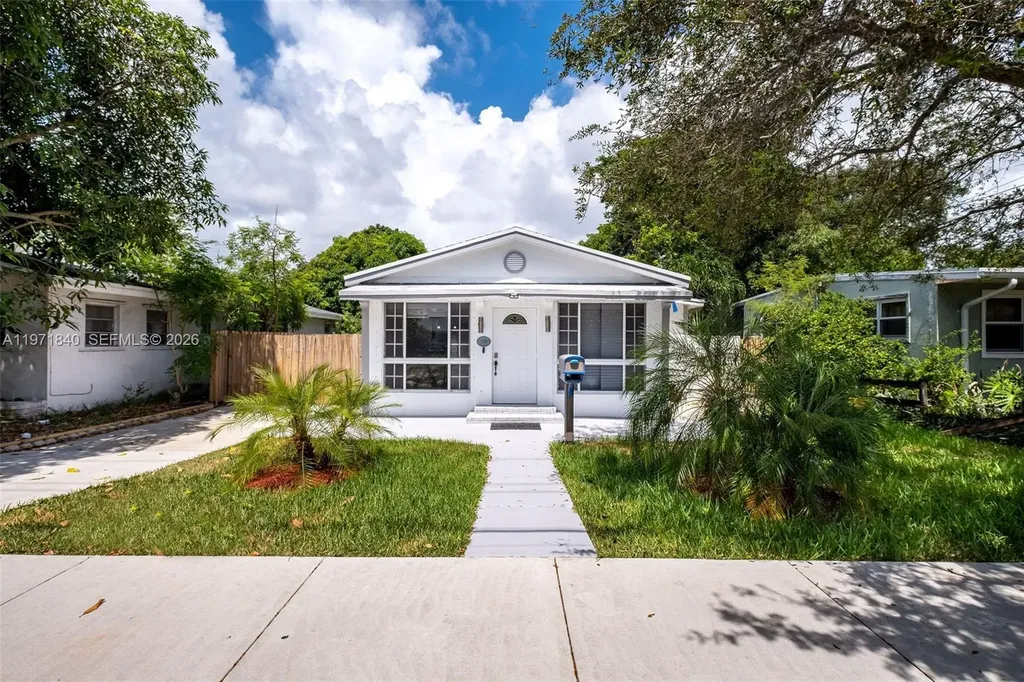 132 SW 2nd Avenue Hallandale Beach FL 33009