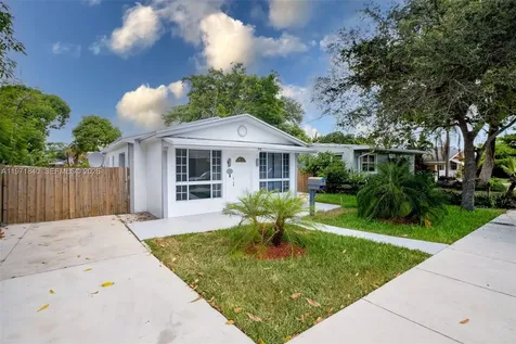 132 SW 2nd Avenue Hallandale Beach FL 33009