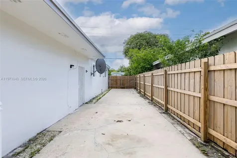 132 SW 2nd Avenue Hallandale Beach FL 33009