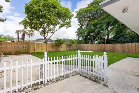 132 SW 2nd Avenue Hallandale Beach FL 33009