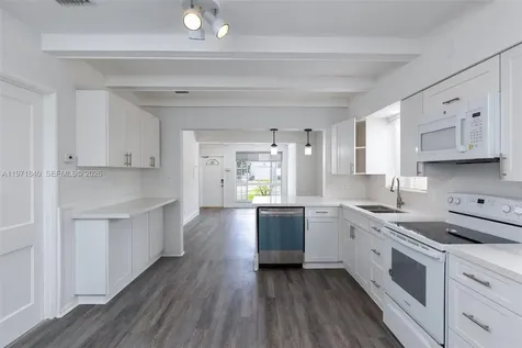132 SW 2nd Avenue Hallandale Beach FL 33009