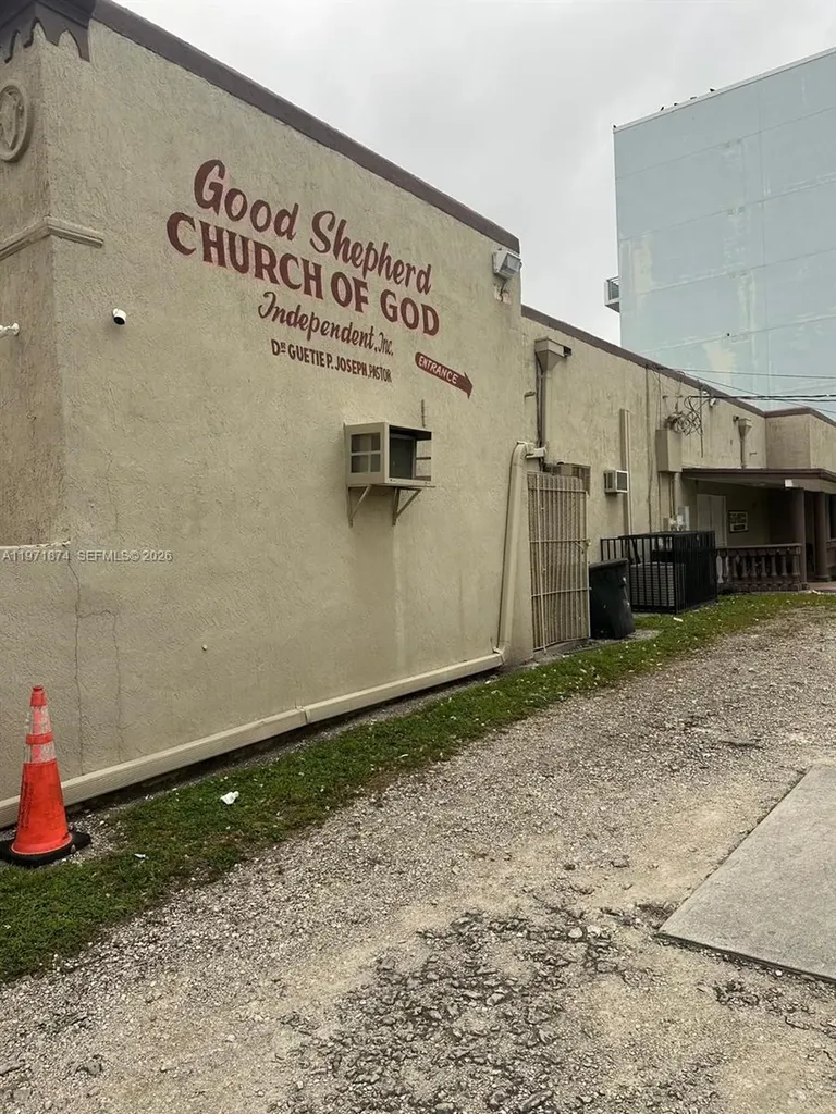 5301 NW 17th Avenue Miami FL 33142