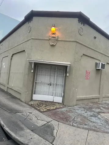 5301 NW 17th Avenue Miami FL 33142