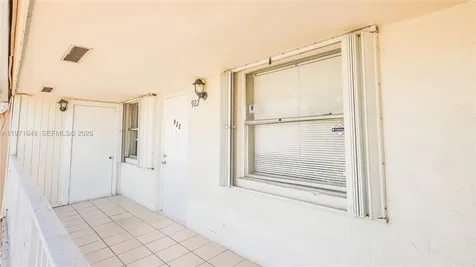 8480 SW 154th Cir Court Miami FL 33193