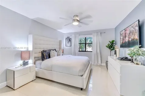 601 Ives Dairy Road Miami FL 33179