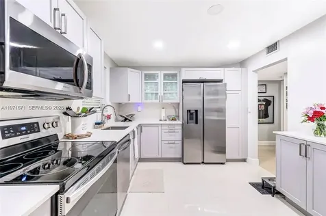 601 Ives Dairy Road Miami FL 33179