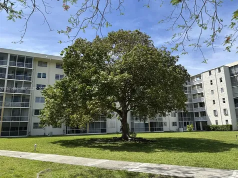 2903 Point East Drive Aventura FL 33160