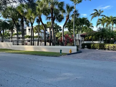9001 SW 94 Miami FL 33176