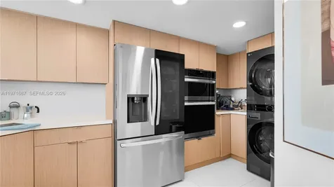 7601 E Treasure Drive Miami Beach FL 33141