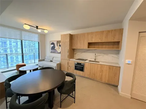 11 NE 6th Miami FL 33132