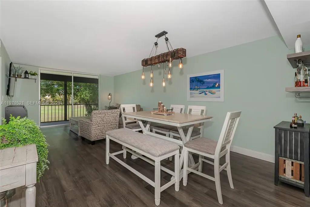 9811 N Hollybrook Lake Drive Pembroke Pines FL 33025
