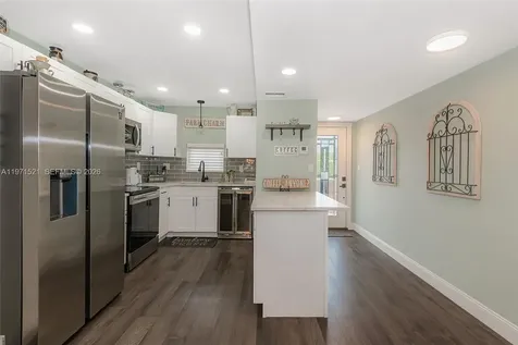 9811 N Hollybrook Lake Drive Pembroke Pines FL 33025