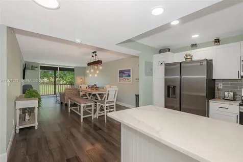 9811 N Hollybrook Lake Drive Pembroke Pines FL 33025