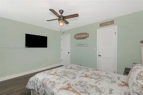 9811 N Hollybrook Lake Drive Pembroke Pines FL 33025